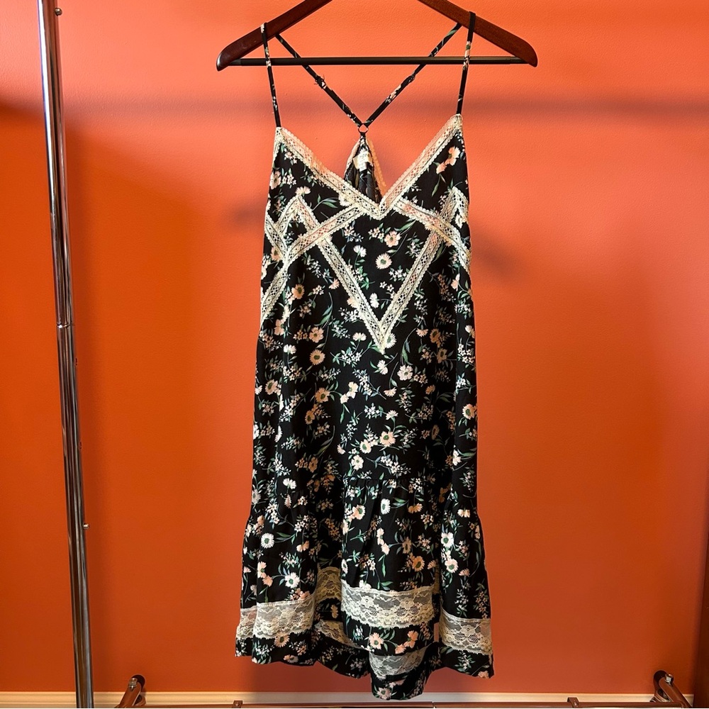 umgee size small flowy dress floral with lace detail and trim EUC